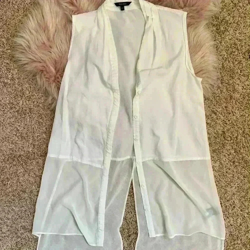RW&Co. | White sleeveless blouse vest size medium